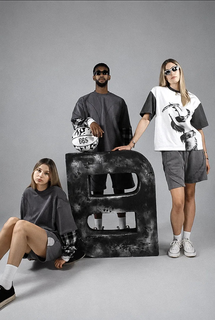 Drei Models in Season One mit Split Camo Basketball